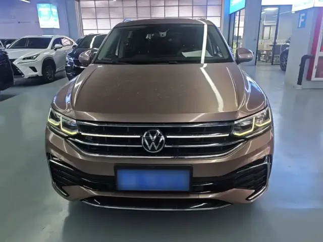 Volkswagen Tiguan L — Фото автомобиля 2