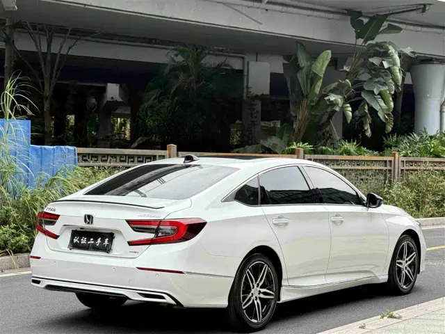 Honda Accord — Фото автомобиля 5