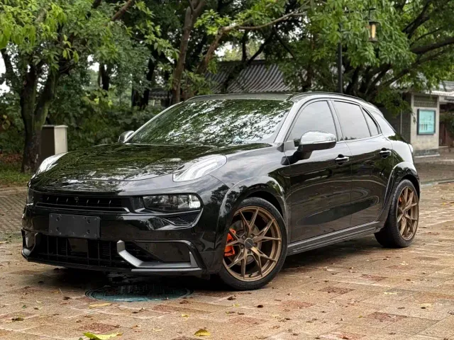 Фотография автомобиля — Lynk & Co 02 Hatchback