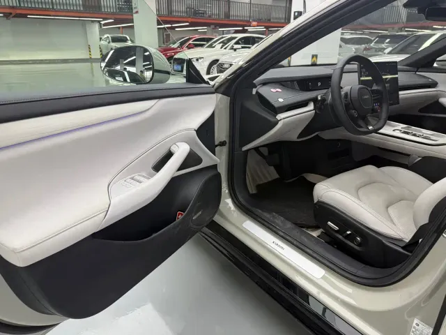 Xiaomi SU7 — Фото автомобиля 5