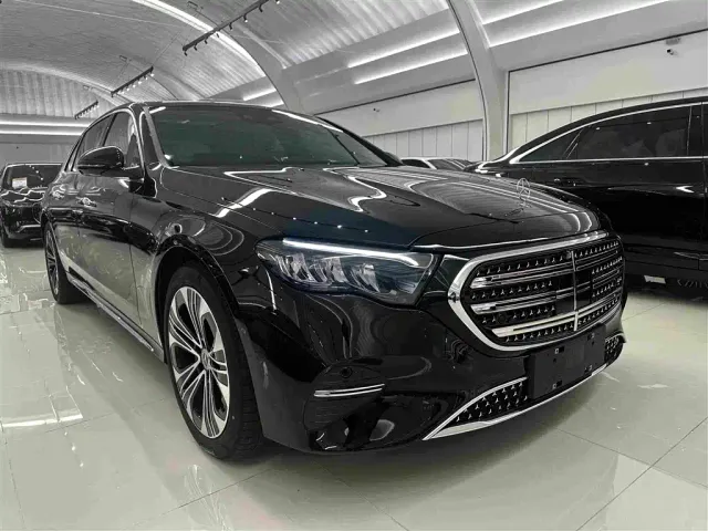 Mercedes-Benz E-Class — Фото автомобиля 3
