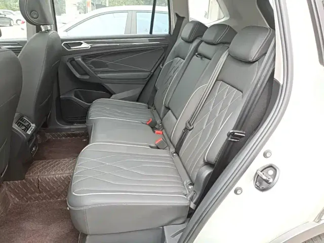 Volkswagen Tiguan L — Фото автомобиля 16