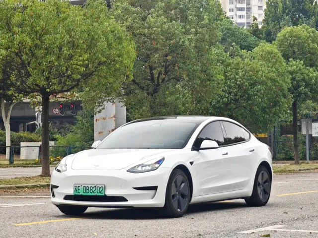 Фотография автомобиля — Tesla Model 3