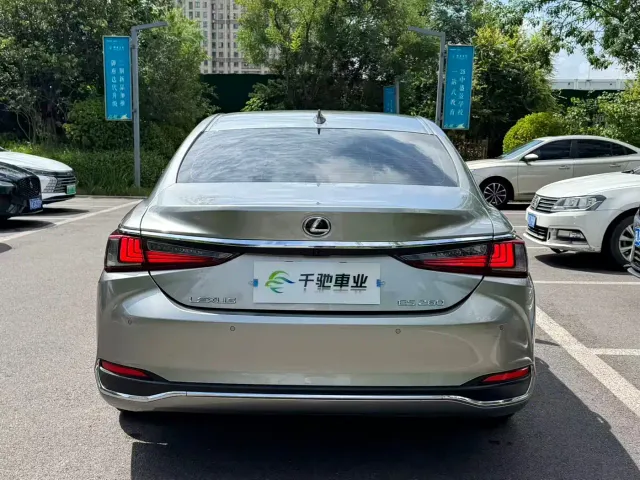 Lexus ES — Фото автомобиля 17