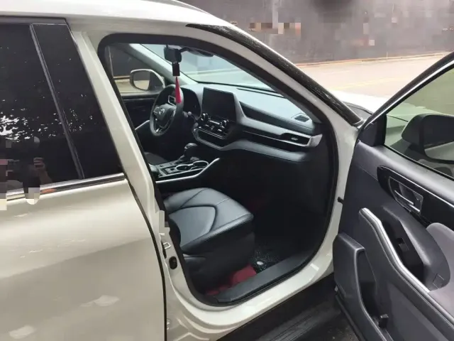 Toyota Highlander — Фото автомобиля 17