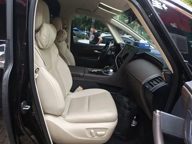 Toyota Alphard — Фото автомобиля 24
