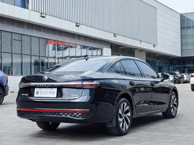 Volkswagen Passat — Фото автомобиля 5