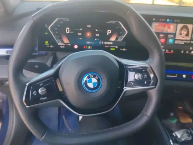BMW i5 — Фото автомобиля 14
