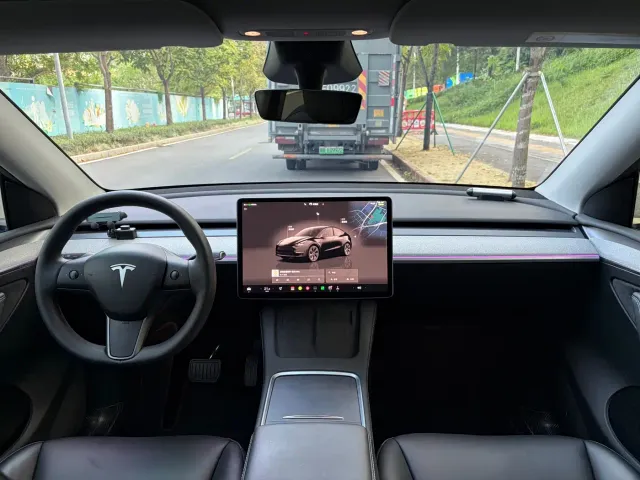 Tesla Model Y — Фото автомобиля 4