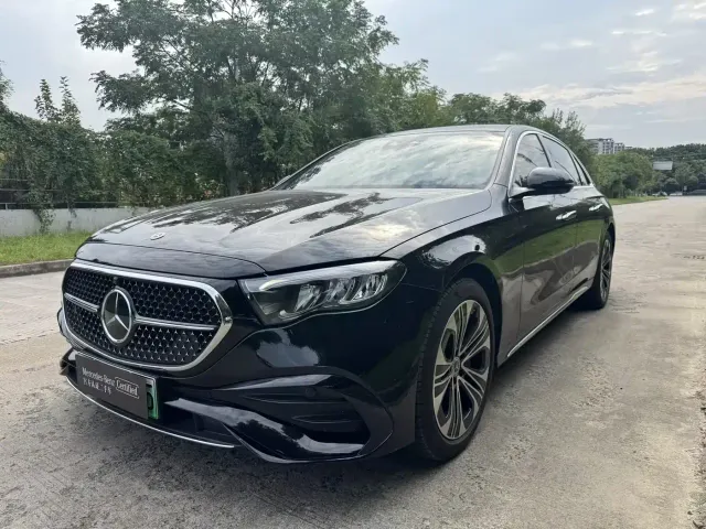 Фотография автомобиля — Mercedes-Benz E-Class