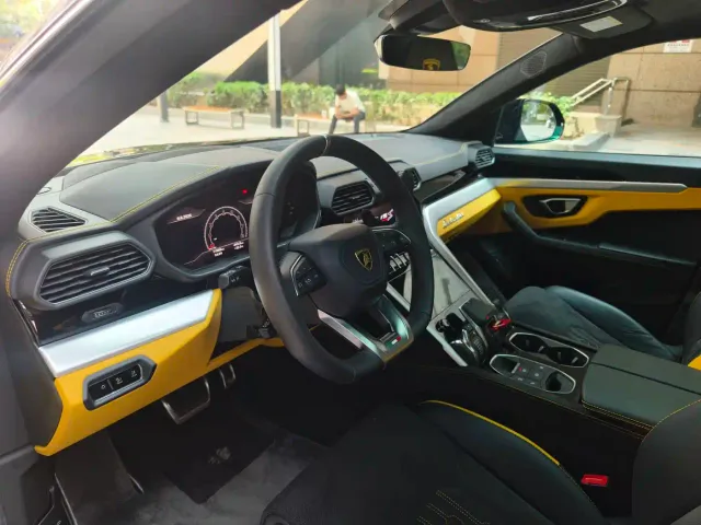Lamborghini Urus — Фото автомобиля 9