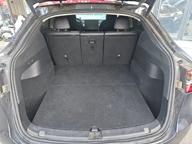 Tesla Model Y — Фото автомобиля 18