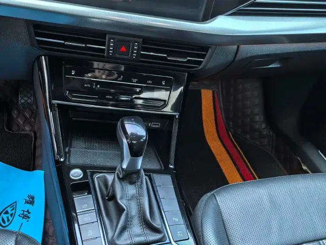 Volkswagen Passat — Фото автомобиля 10