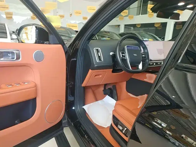 Li Auto L7 — Фото автомобиля 15