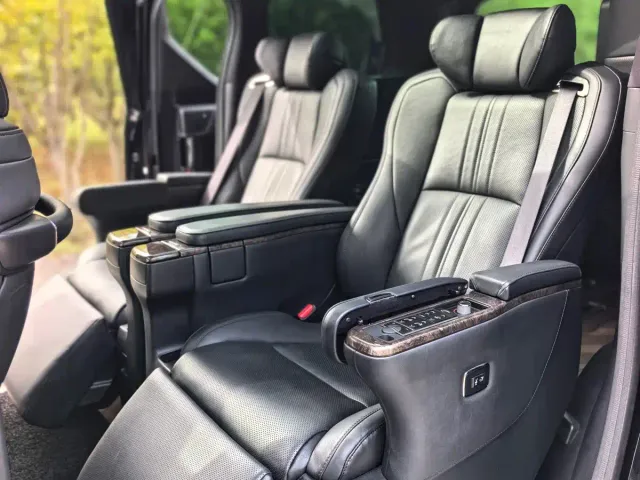 Toyota Alphard — Фото автомобиля 9