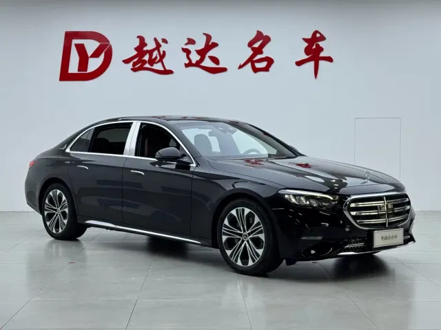 Mercedes-Benz E-Class — Фото автомобиля 3