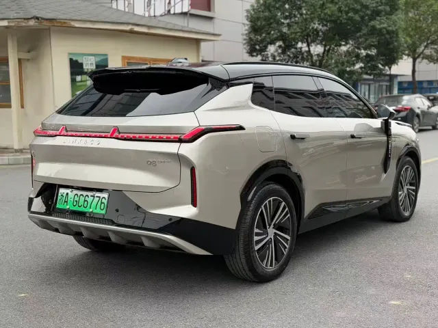 Lynk & Co 08 EM-P — Фото автомобиля 16