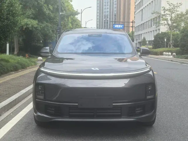 Li Auto L8 — Фото автомобиля 20