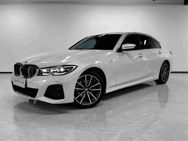 Фотография автомобиля — BMW 3 Series