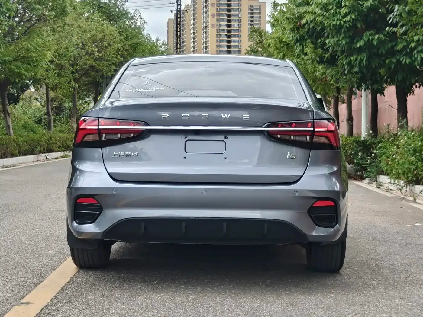 Roewe Roewe i5 2021 1.5L Manual Platinum Edition — Фото автомобиля 7