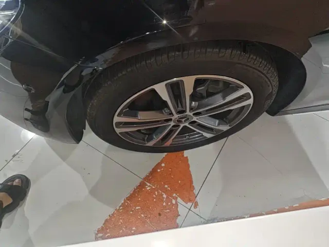 Mercedes-Benz E-Class — Фото автомобиля 22
