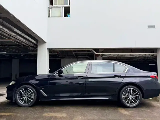 BMW 5 Series — Фото автомобиля 15