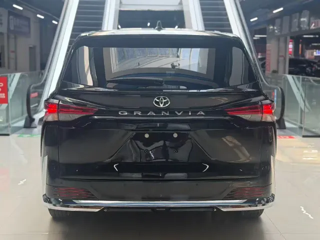 Toyota Granvia — Фото автомобиля 13