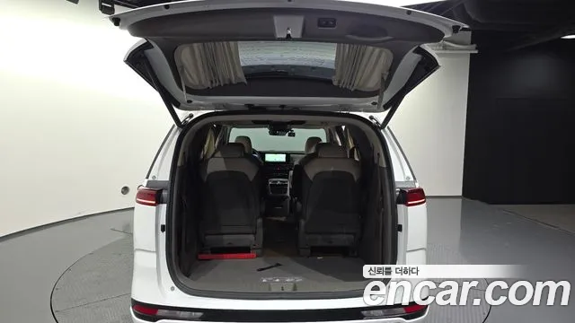 Kia Carnival Generation 4 — Фото автомобиля 26