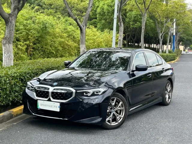 Фотография автомобиля — BMW i3