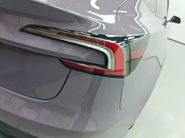 Tesla Model 3 — Фото автомобиля 7