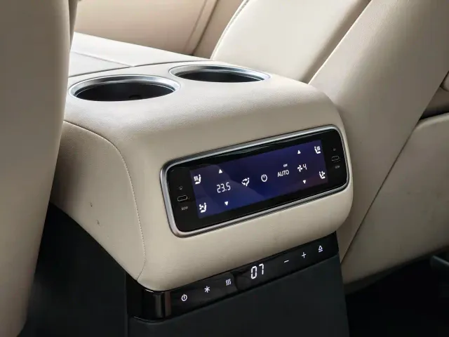 Li Auto L9 — Фото автомобиля 17
