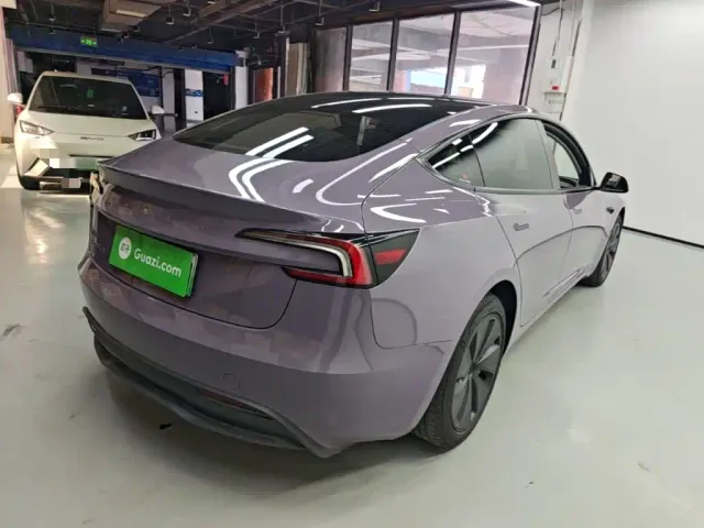 Tesla Model 3 — Фото автомобиля 6