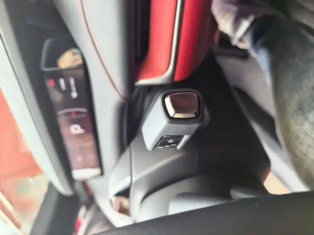 Xiaomi SU7 — Фото автомобиля 11