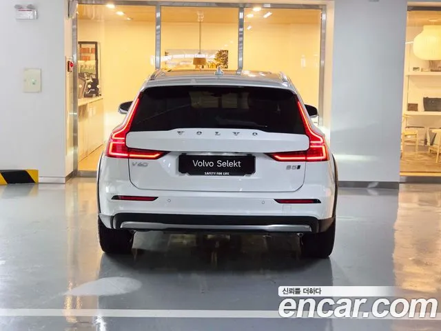 Volvo V60 — Фото автомобиля 4