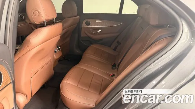 Mercedes-Benz E-Class — Фото автомобиля 16