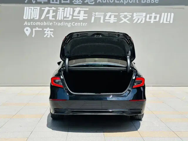 Honda Accord — Фото автомобиля 17