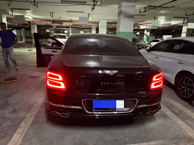 Bentley Flying Spur — Фото автомобиля 4
