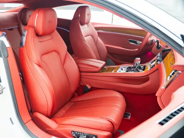 Bentley Continental — Фото автомобиля 12