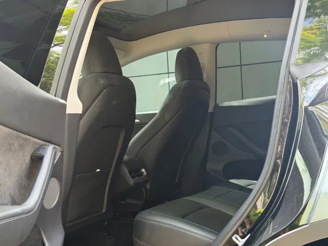 Tesla Model Y — Фото автомобиля 11