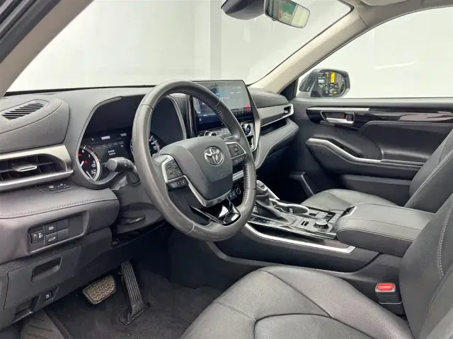 Toyota Highlander — Фото автомобиля 16