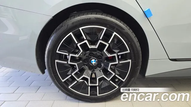 BMW i4 — Фото автомобиля 5