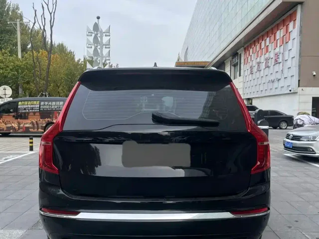 Volvo XC90 — Фото автомобиля 5