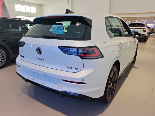 Volkswagen Golf — Фото автомобиля 3