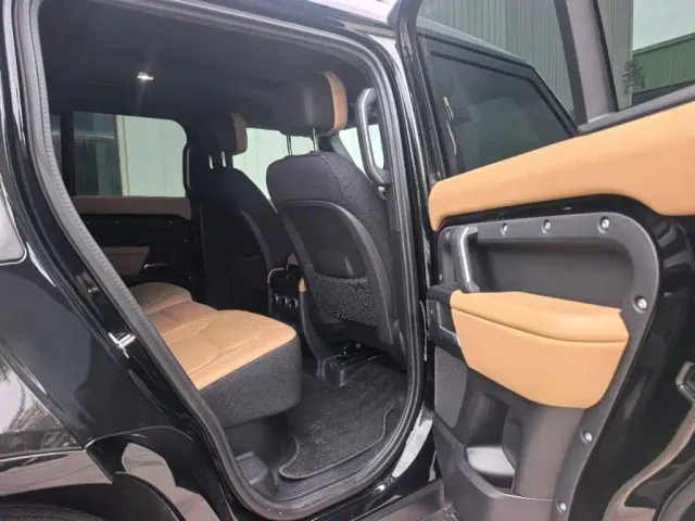Land Rover Defender — Фото автомобиля 6