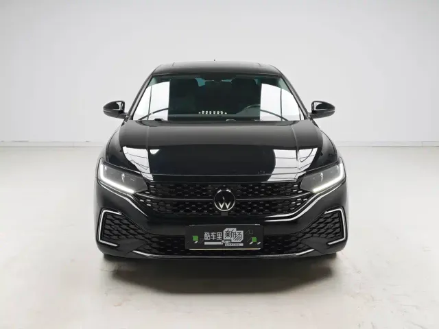 Volkswagen Passat — Фото автомобиля 2