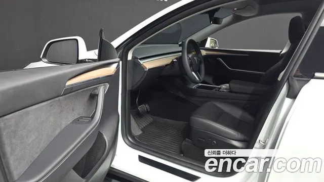 Tesla Model Y — Фото автомобиля 14