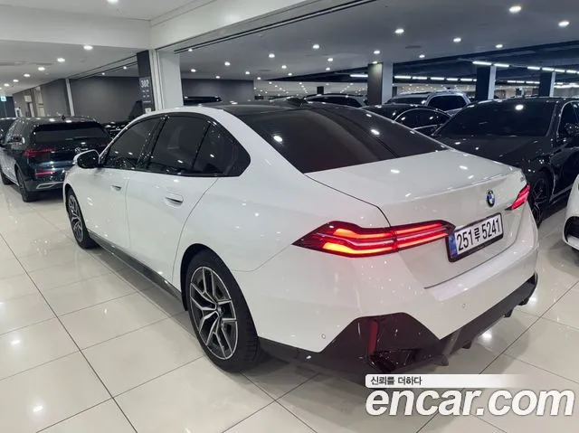 BMW 5 Series G60 — Фото автомобиля 2