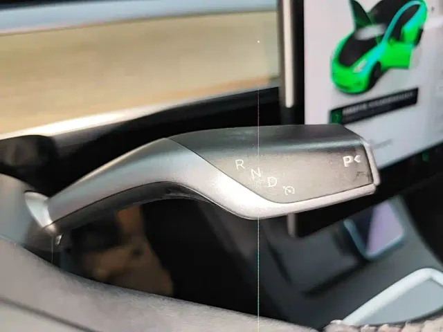 Tesla Model 3 — Фото автомобиля 13