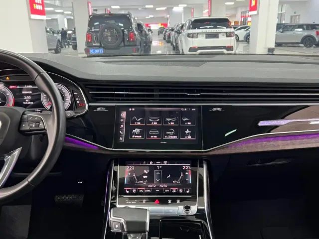 Audi Q7 — Фото автомобиля 11