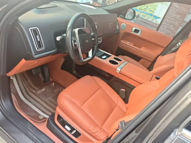 Li Auto L8 — Фото автомобиля 4